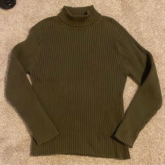 Green Sweater - Picture 1 of 3